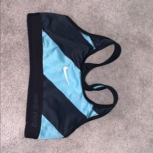Nike pro sports bra 💙🖤